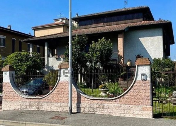 casa indipendente in vendita a Paullo in zona Paullo Centro