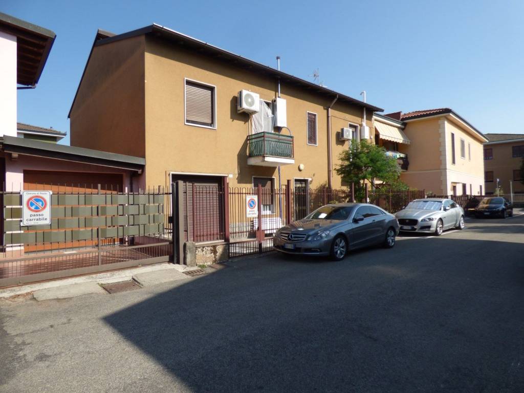 appartamento in vendita a Paullo in zona Paullo Centro