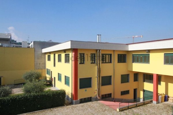 locale di sgombero in vendita a Pero