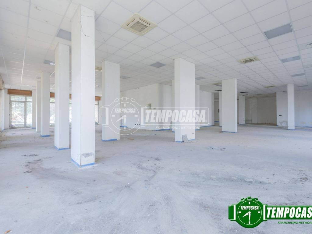 negozio in vendita a Pero