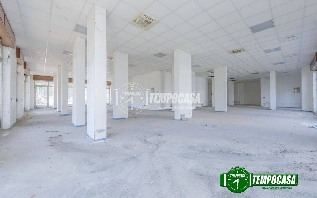 negozio in vendita a Pero