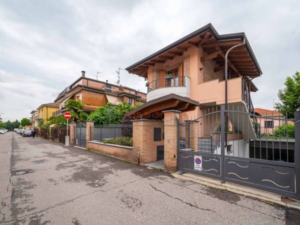 casa indipendente in vendita a Pero