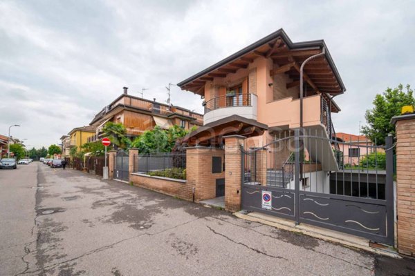 casa indipendente in vendita a Pero