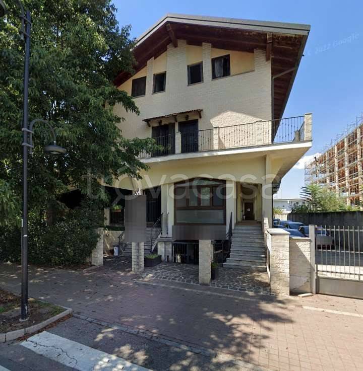 negozio in vendita a Pero