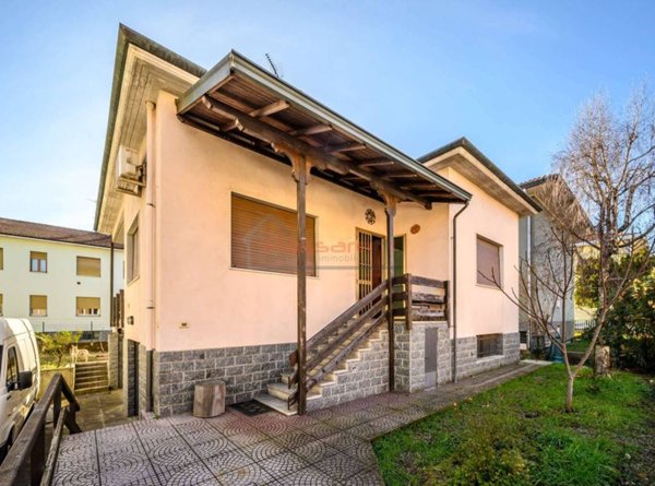 casa indipendente in vendita a Pero