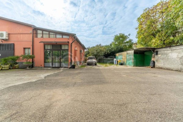 locale commerciale in vendita a Pero