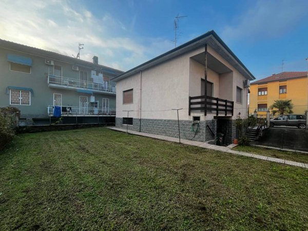 casa indipendente in vendita a Pero