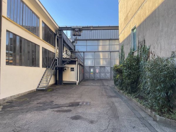 locale commerciale in vendita a Pero