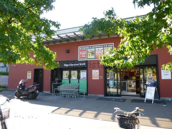 locale commerciale in vendita a Pero