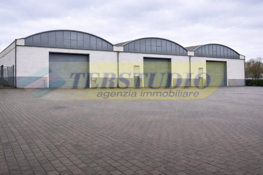 capannone in vendita a Pero