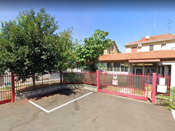 locale commerciale in vendita a Pero