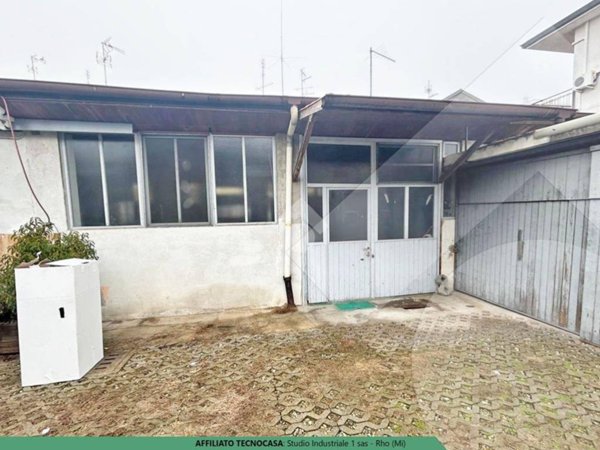 locale commerciale in vendita a Pero