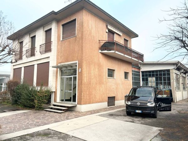 intera palazzina in vendita a Pero