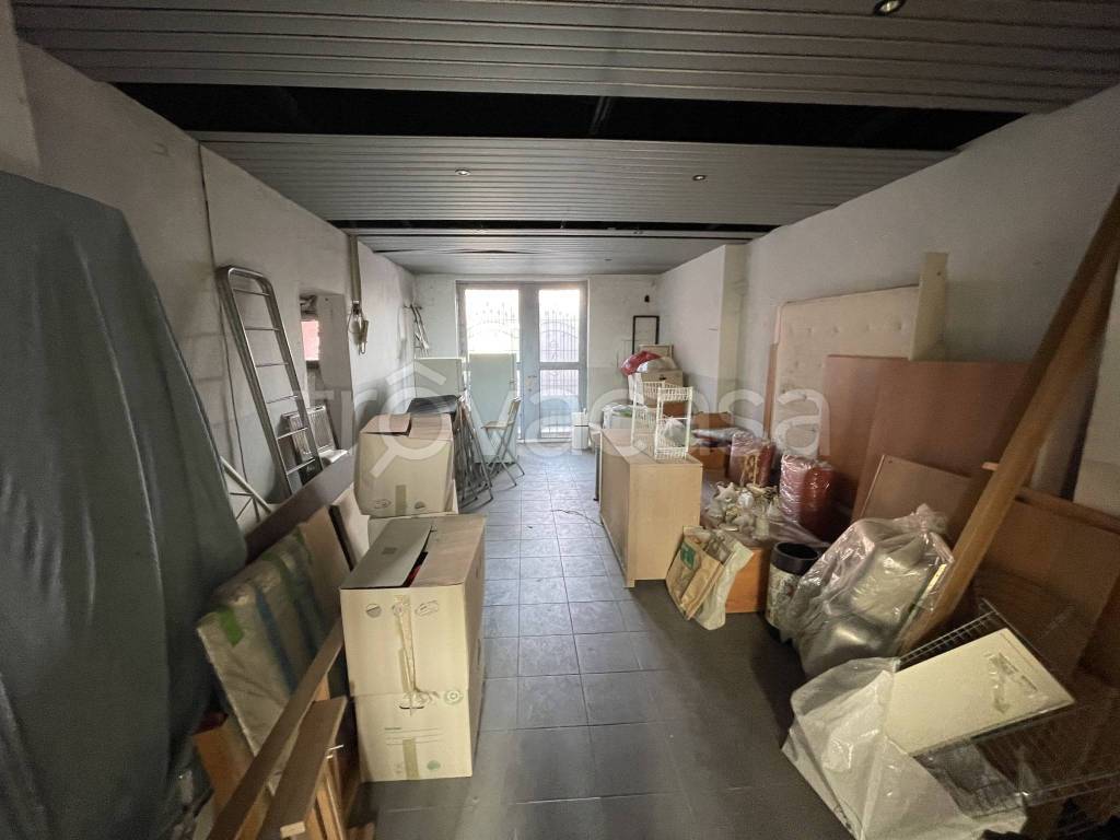 negozio in vendita a Pero