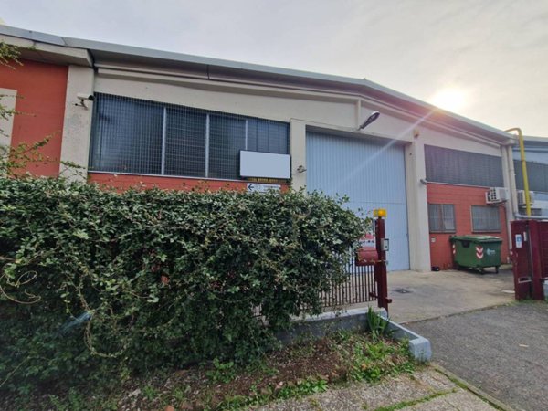 locale commerciale in vendita a Pero