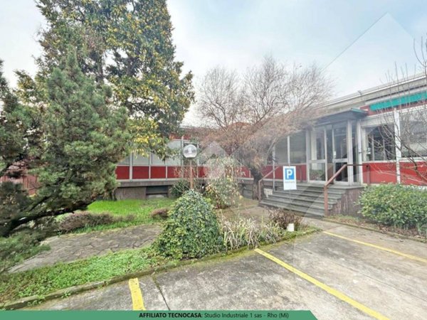 locale commerciale in vendita a Pero