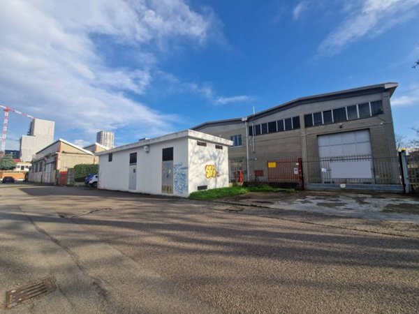 locale commerciale in vendita a Pero