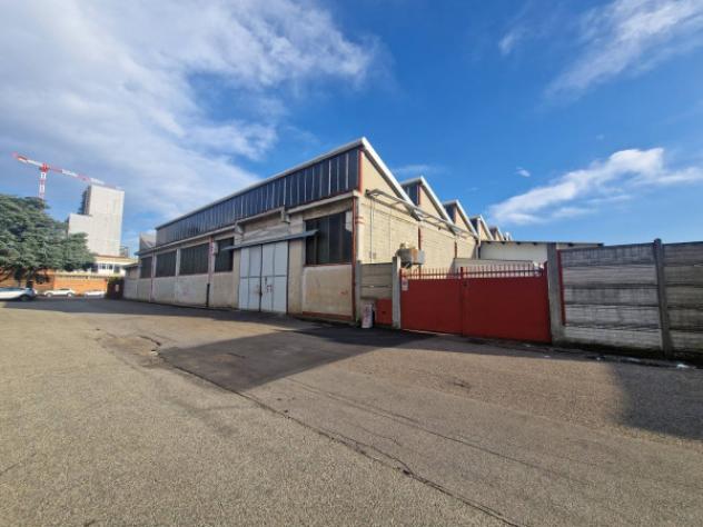 locale commerciale in vendita a Pero