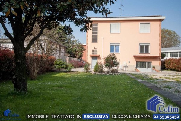 casa indipendente in vendita a Peschiera Borromeo in zona Canzo