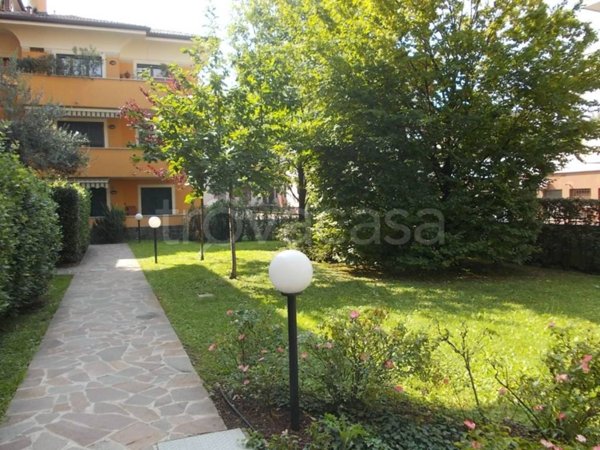 ufficio in vendita a Peschiera Borromeo in zona Bettola