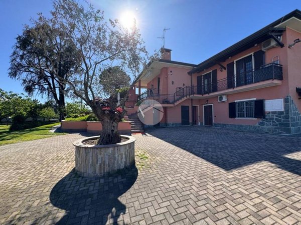 casa indipendente in vendita a Peschiera Borromeo
