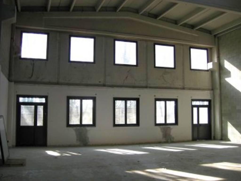 locale commerciale in vendita a Peschiera Borromeo in zona Bettola