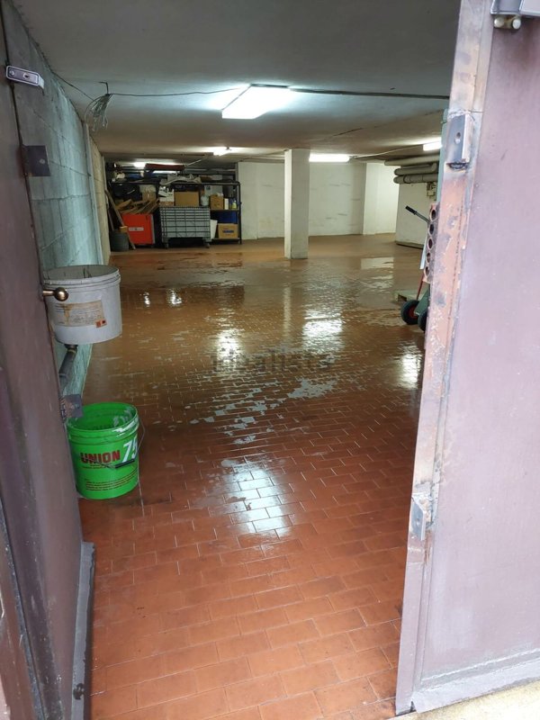 locale di sgombero in vendita a Peschiera Borromeo