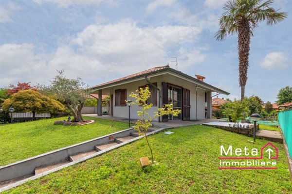 casa indipendente in vendita a Peschiera Borromeo in zona Linate