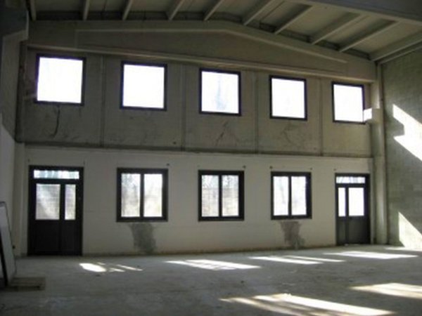 capannone in vendita a Peschiera Borromeo