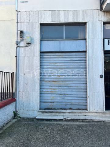 locale di sgombero in vendita a Peschiera Borromeo in zona Mezzate