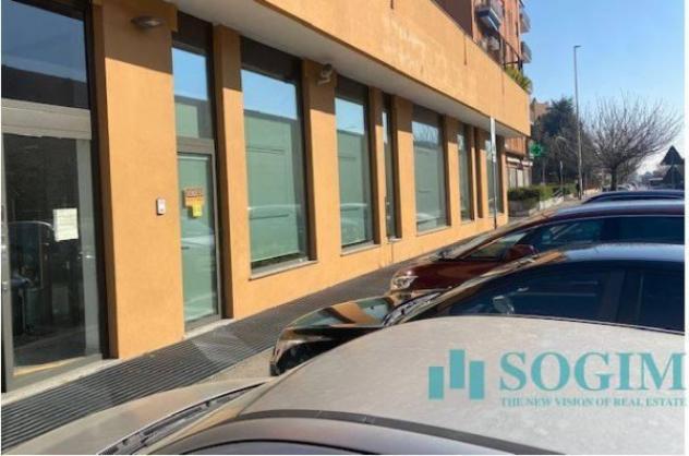 locale commerciale in vendita a Peschiera Borromeo