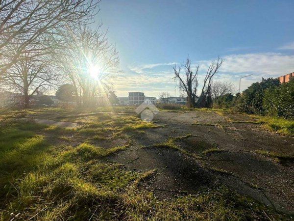 terreno edificabile in vendita a Peschiera Borromeo in zona Bettola