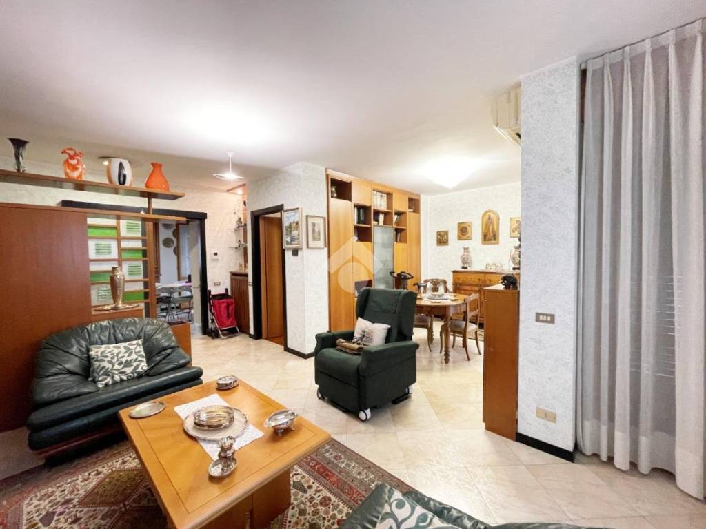appartamento in vendita a Peschiera Borromeo in zona Mezzate