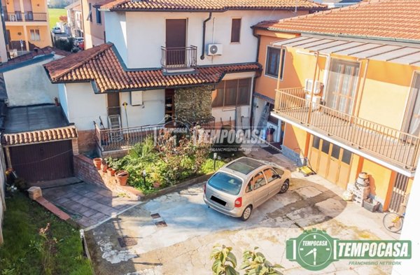 casa indipendente in vendita a Peschiera Borromeo in zona Linate