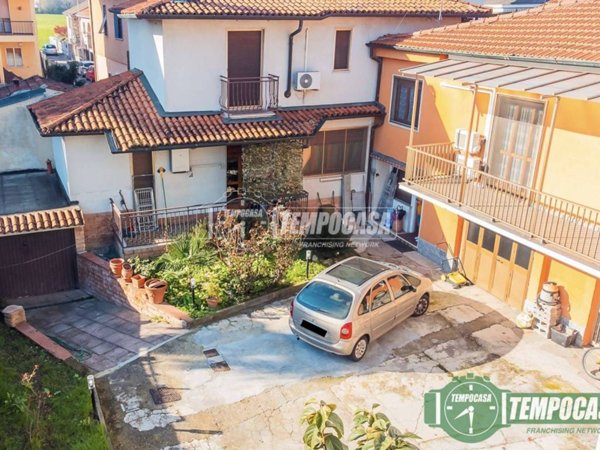 casa indipendente in vendita a Peschiera Borromeo in zona Linate