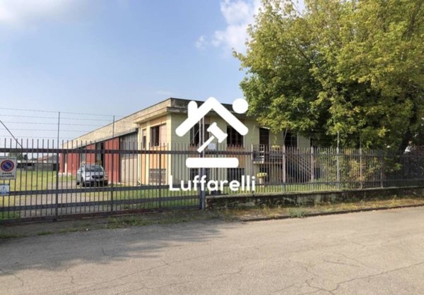 locale commerciale in vendita a Peschiera Borromeo in zona Linate