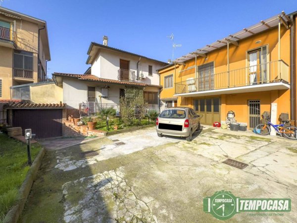 casa indipendente in vendita a Peschiera Borromeo in zona Mezzate