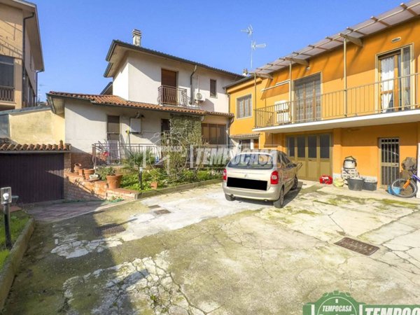 casa indipendente in vendita a Peschiera Borromeo in zona Mezzate