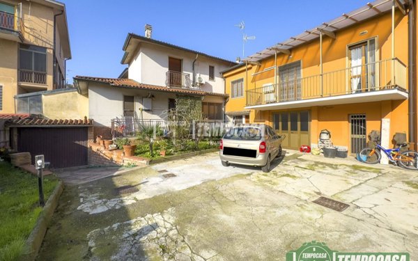 casa indipendente in vendita a Peschiera Borromeo in zona Mezzate