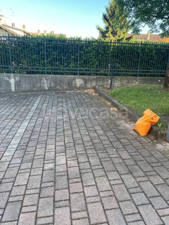 ufficio in vendita a Peschiera Borromeo in zona San Bovio