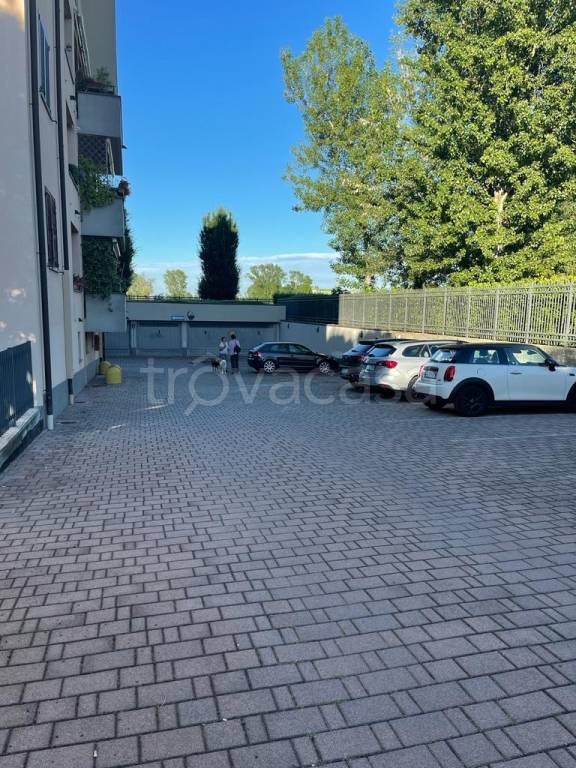 ufficio in vendita a Peschiera Borromeo in zona San Bovio
