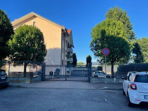 ufficio in vendita a Peschiera Borromeo in zona San Bovio