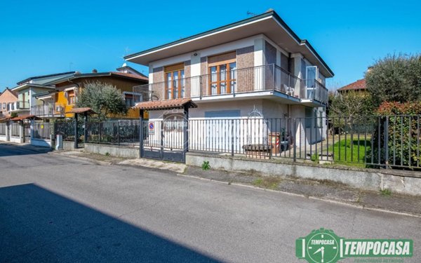 casa indipendente in vendita a Peschiera Borromeo