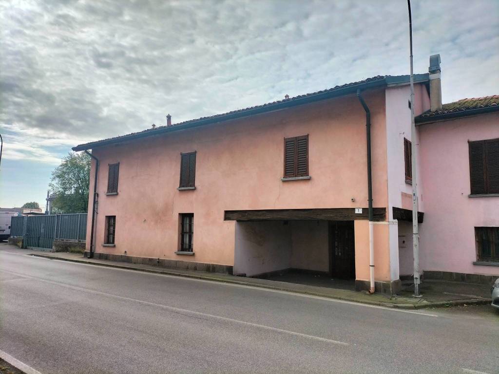 negozio in vendita a Peschiera Borromeo