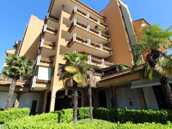 negozio in vendita a Peschiera Borromeo in zona Bettola