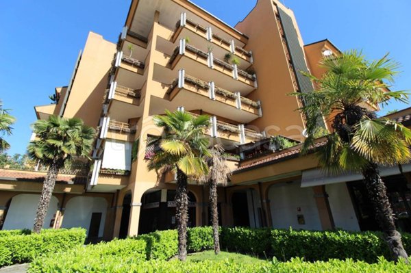 negozio in vendita a Peschiera Borromeo