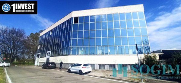 capannone in vendita a Peschiera Borromeo in zona Linate