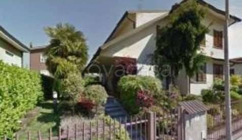 casa indipendente in vendita a Peschiera Borromeo in zona Bellaria