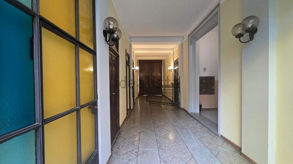 locale commerciale in vendita a Peschiera Borromeo