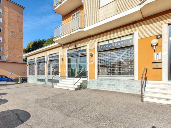 negozio in vendita a Peschiera Borromeo in zona Bettola